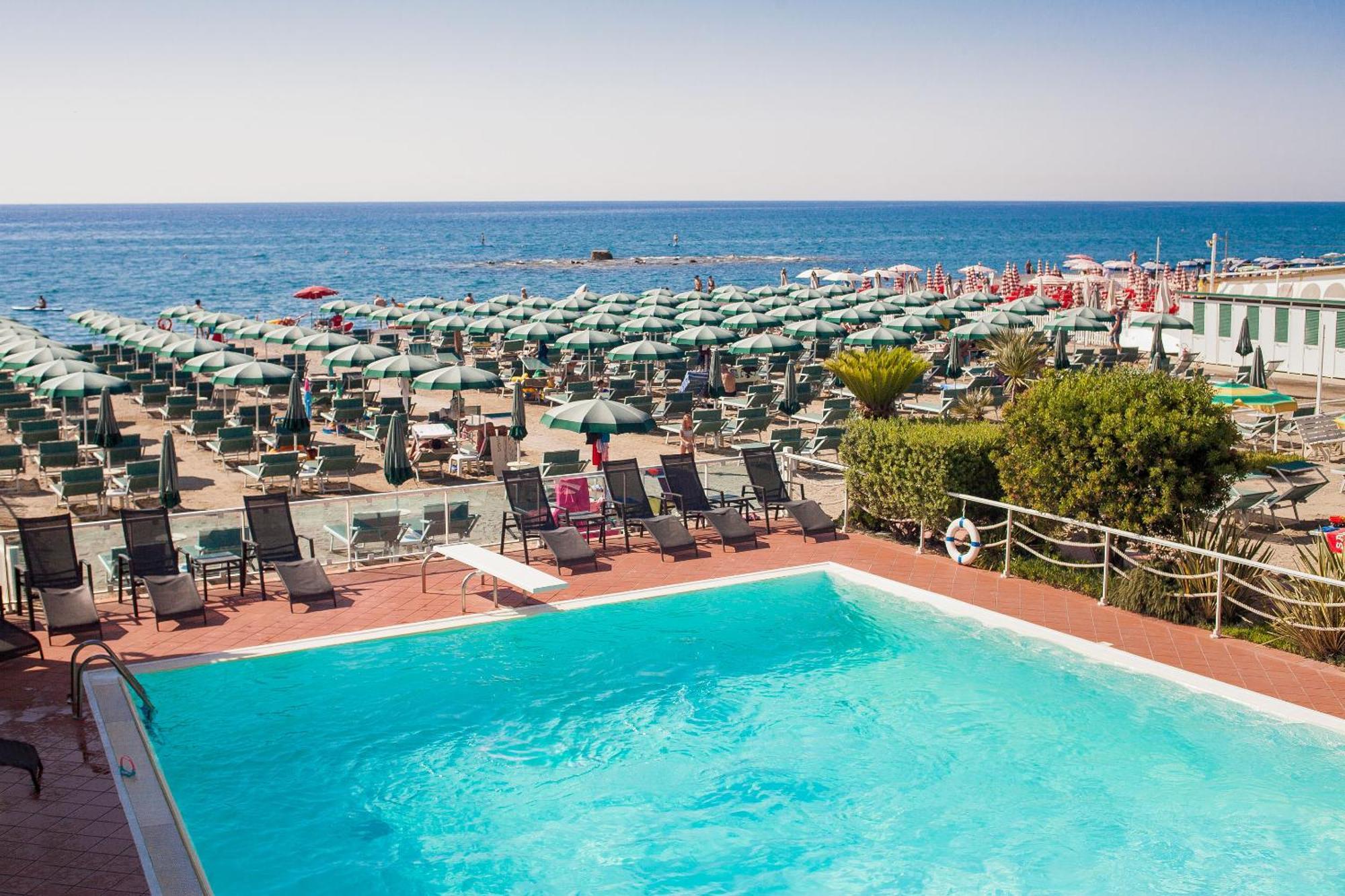 Hotel Gabriella Diano Marina Esterno foto