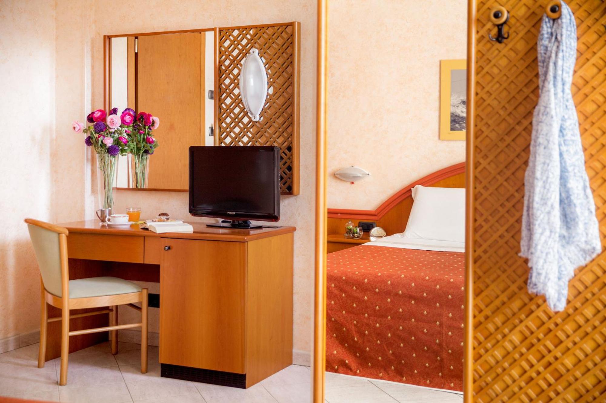 Hotel Gabriella Diano Marina Esterno foto