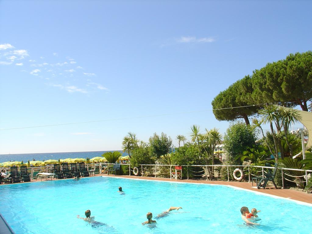 Hotel Gabriella Diano Marina Esterno foto